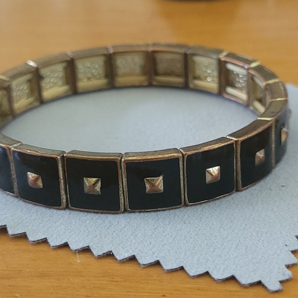 Vintage Black Enamel Gold Tone Pyramid Stud Stretch Bracelet 25.7g
